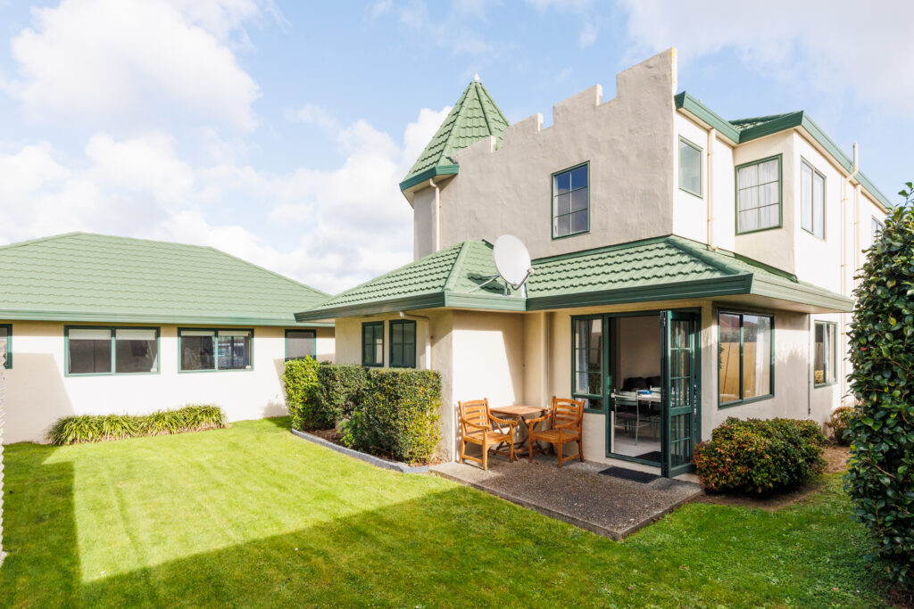 Two Bedroom 2 Story with Garden